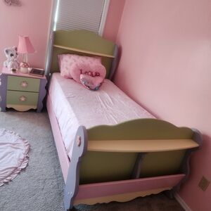 Pastel Green and Pink Kids Bed Set